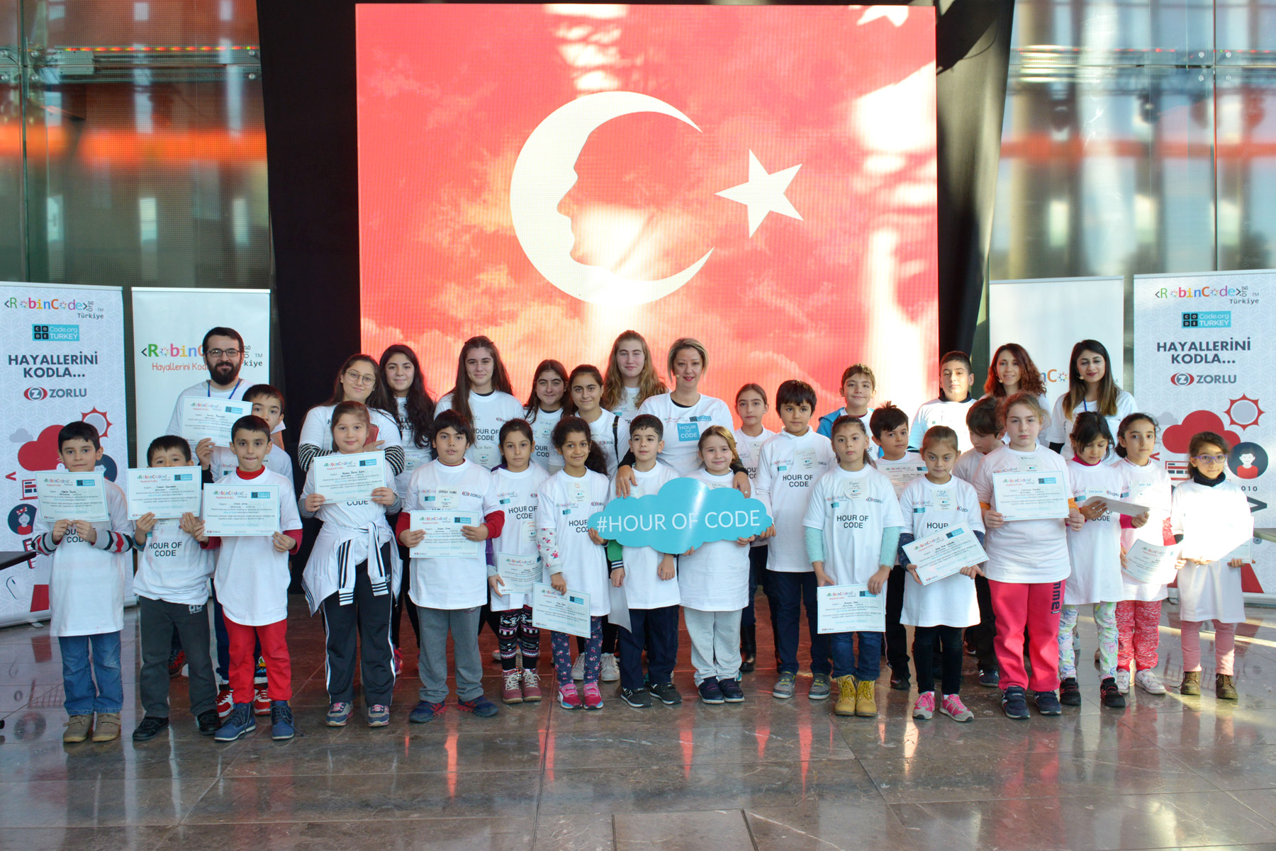 Children and educators participating in the RobinCode training event