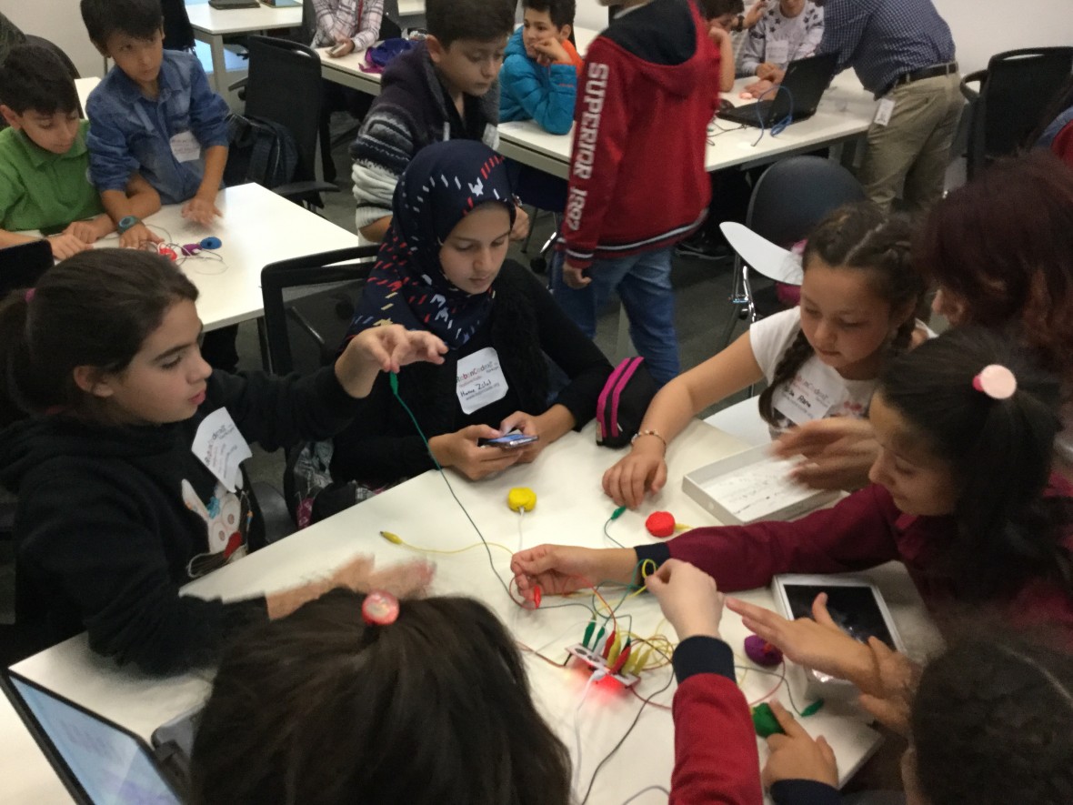 Children coding at IBM Innovation Center
