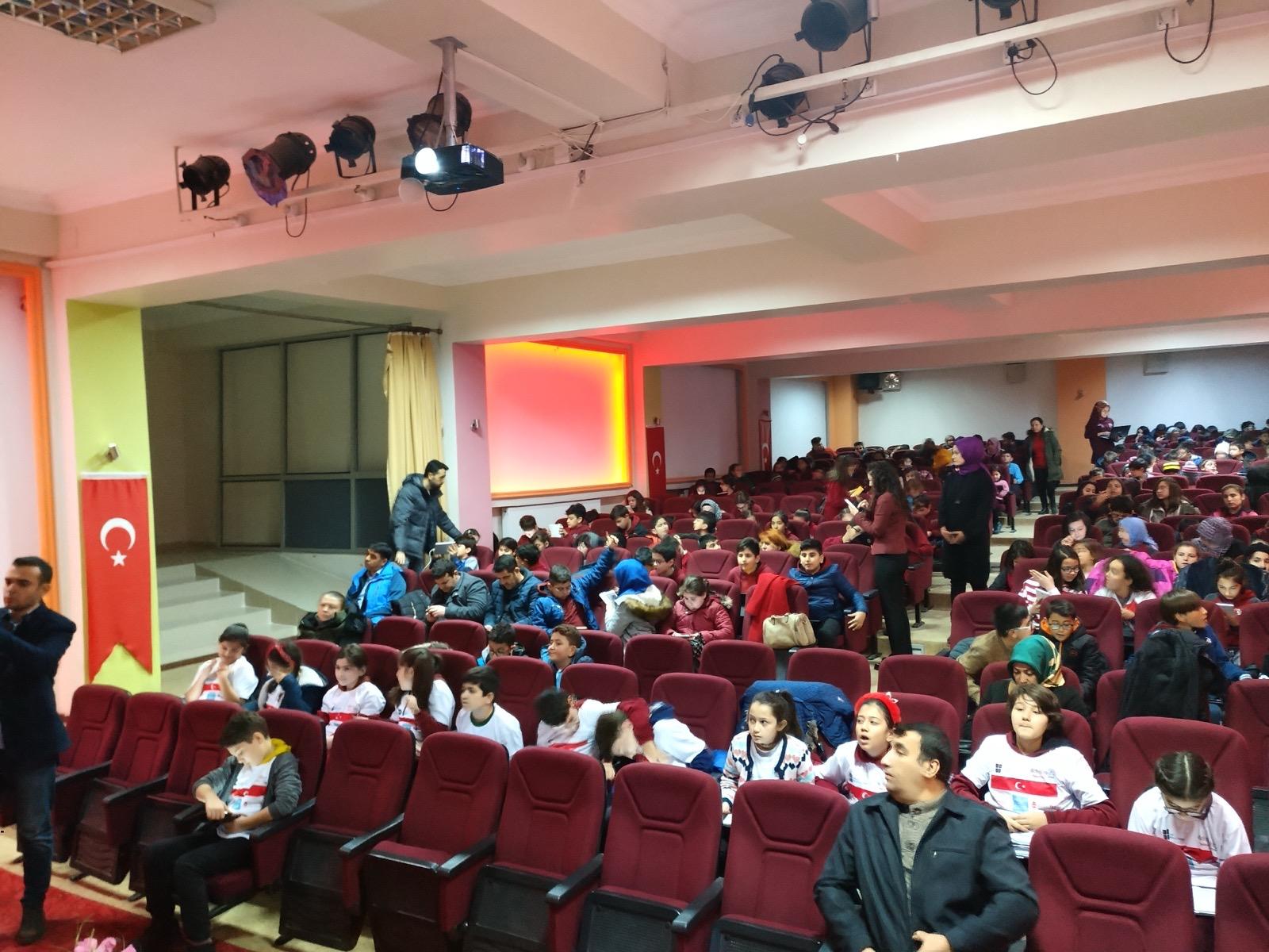 Students participating in the Yozgat Hour of Code event